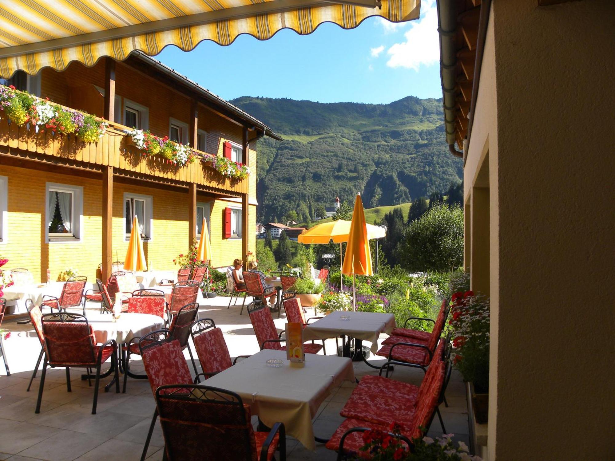 Hotel Alpenblume Damuels Exterior foto